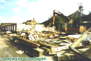 Abriss Betriebsanlagen, im Hintergrund Spitzkegelhalden Reust